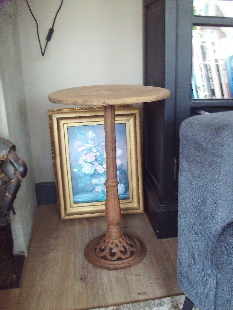 Bijzettafel met gietijzeren voet, Ophalen