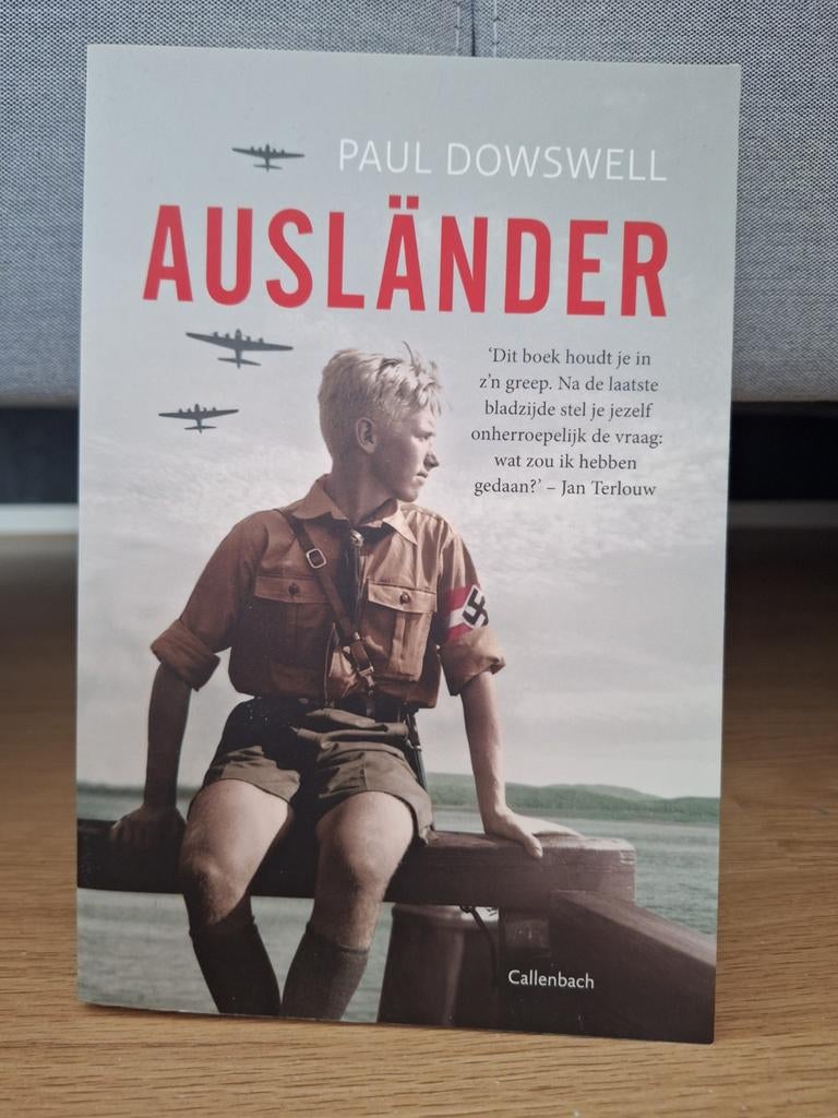 Ausländer - Paul Dowswell (Jeugdboek WOII), Paul Dowswell, Ophalen of Verzenden, Zo goed als nieuw, Fictie