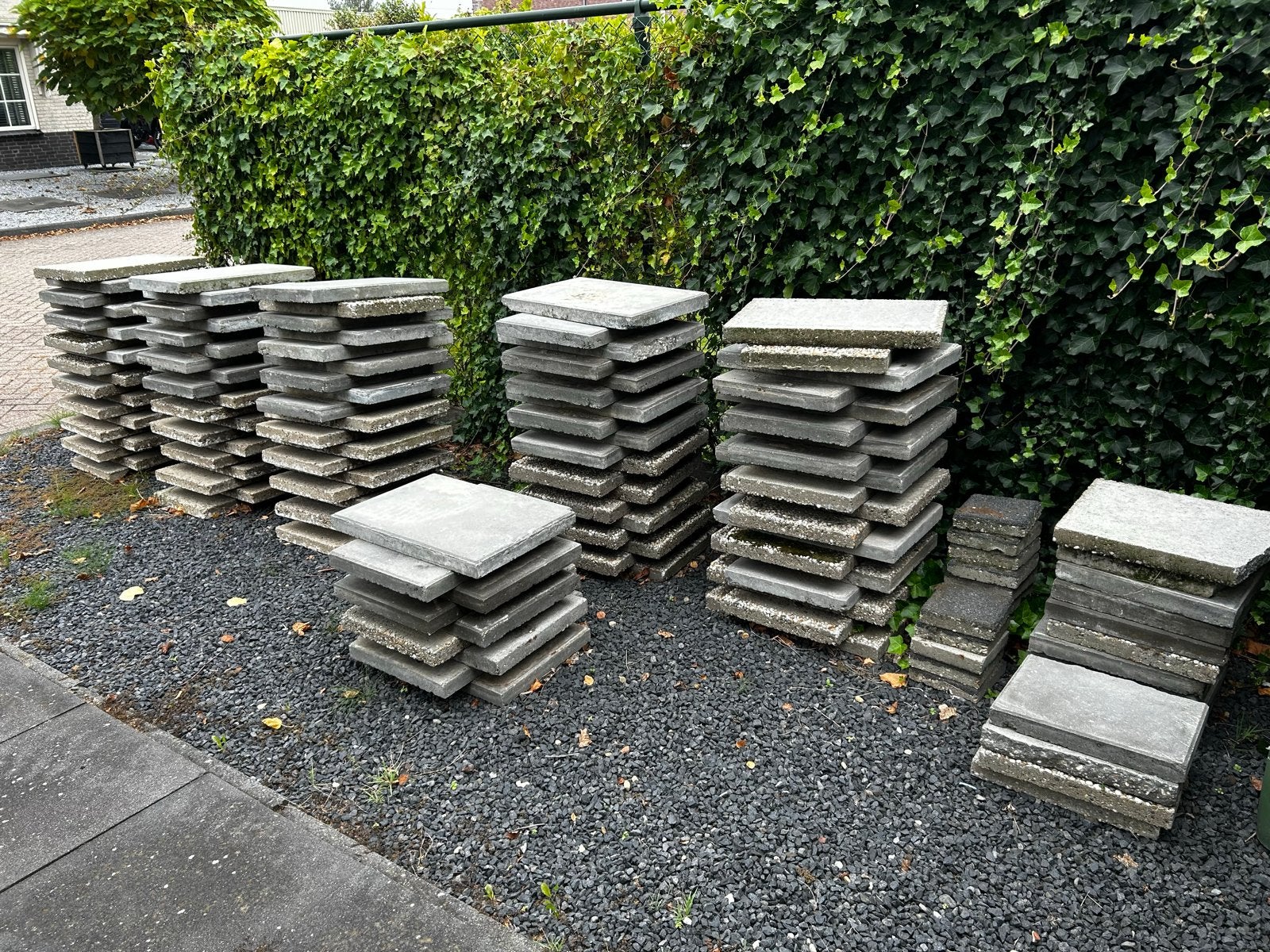Gratis 100 gebruikte grindtegels 40x60 cm (=24 m2), Ophalen, Gebruikt, 10 m² of meer, Grind