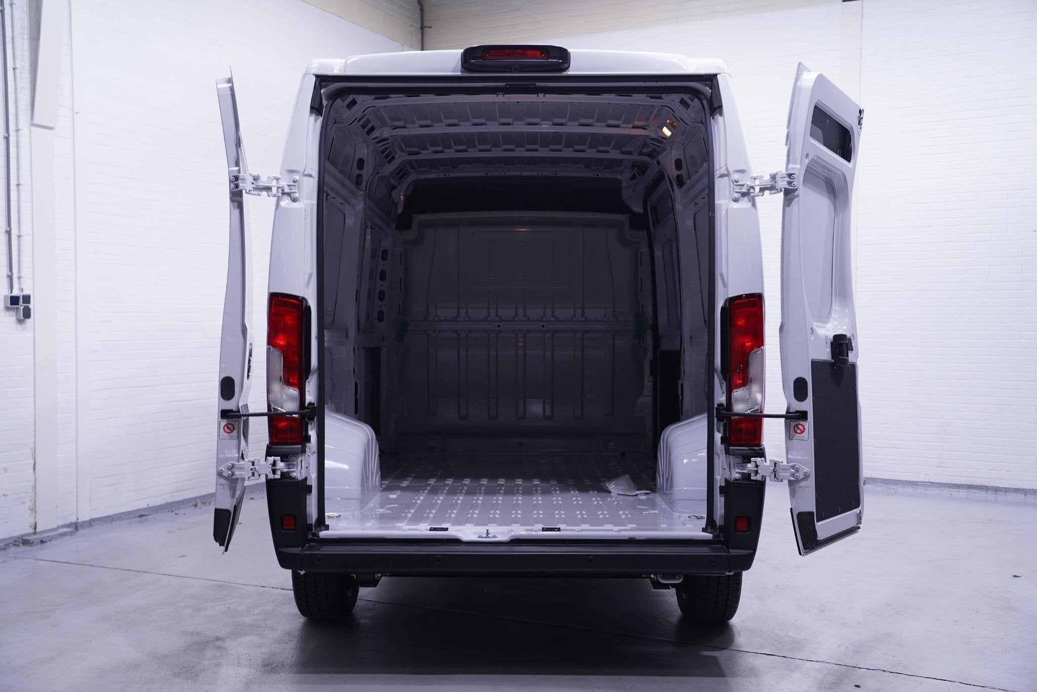 Foto 13 van Opel Movano 2.2D 140 pk L2H2 White&Black Edition Navi 18" LM