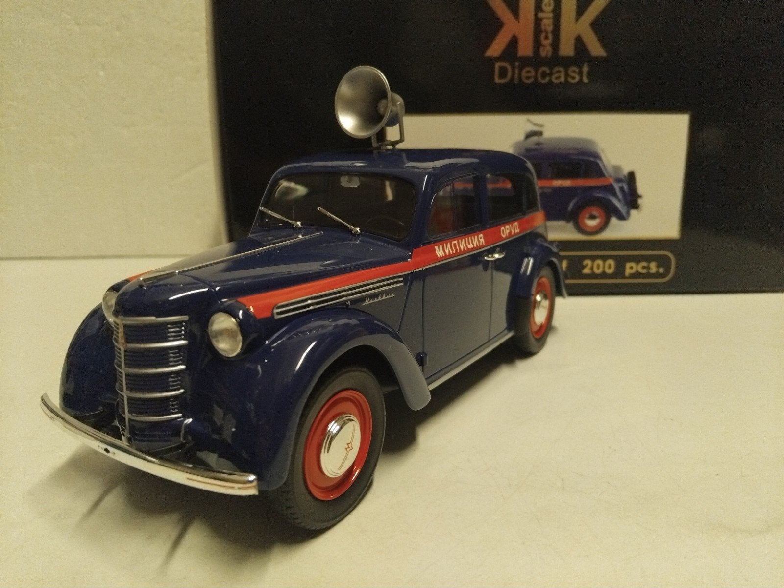 Moskvitch 400 Police blauw 1946 Limited 200 st KK 1:18 KRD, Hobby en Vrije tijd, Ophalen of Verzenden, Zo goed als nieuw, Auto