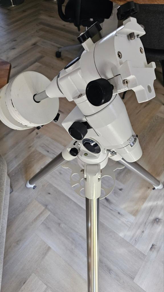 Skywatcher EQ5 mount,poolzoeker,verlichting en gewichten, Audio, Tv en Foto, Optische apparatuur | Telescopen, Ophalen, 80 tot 200 mm
