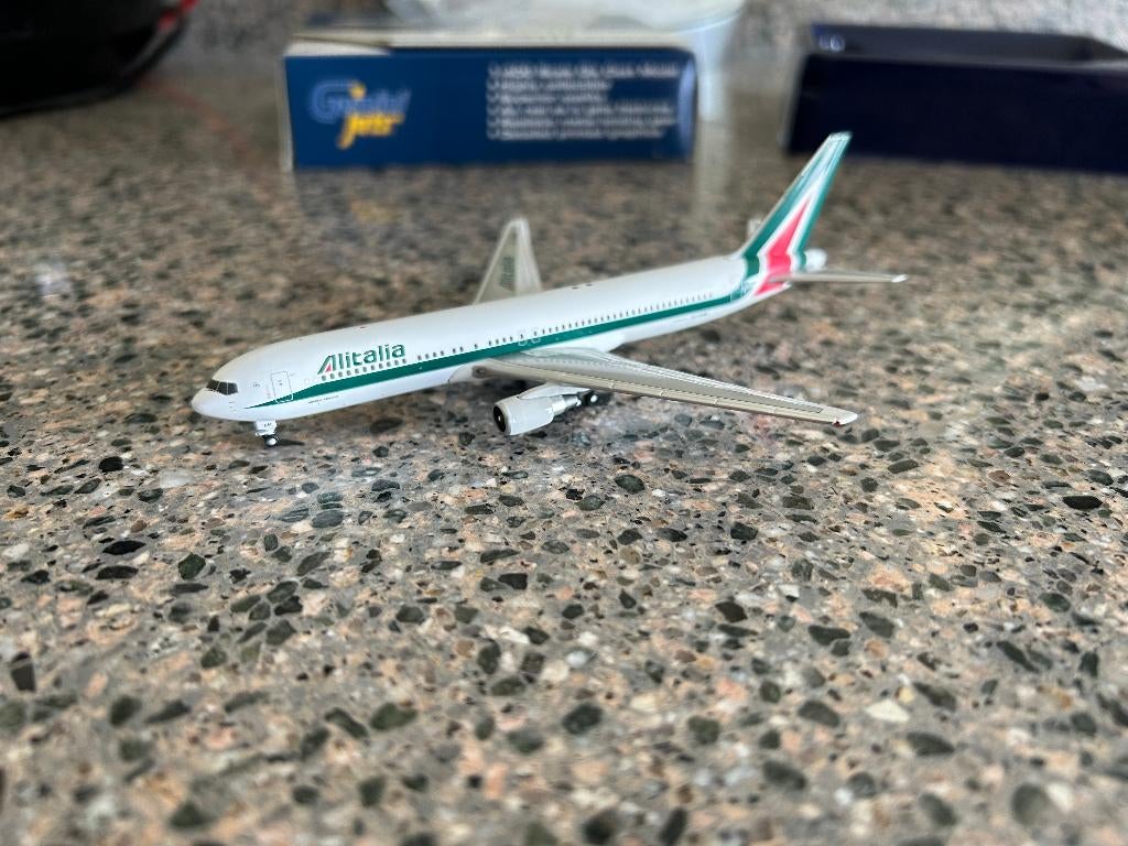 Alitalia Boeing 767 1:400, Ophalen of Verzenden, Zo goed als nieuw, Schaalmodel