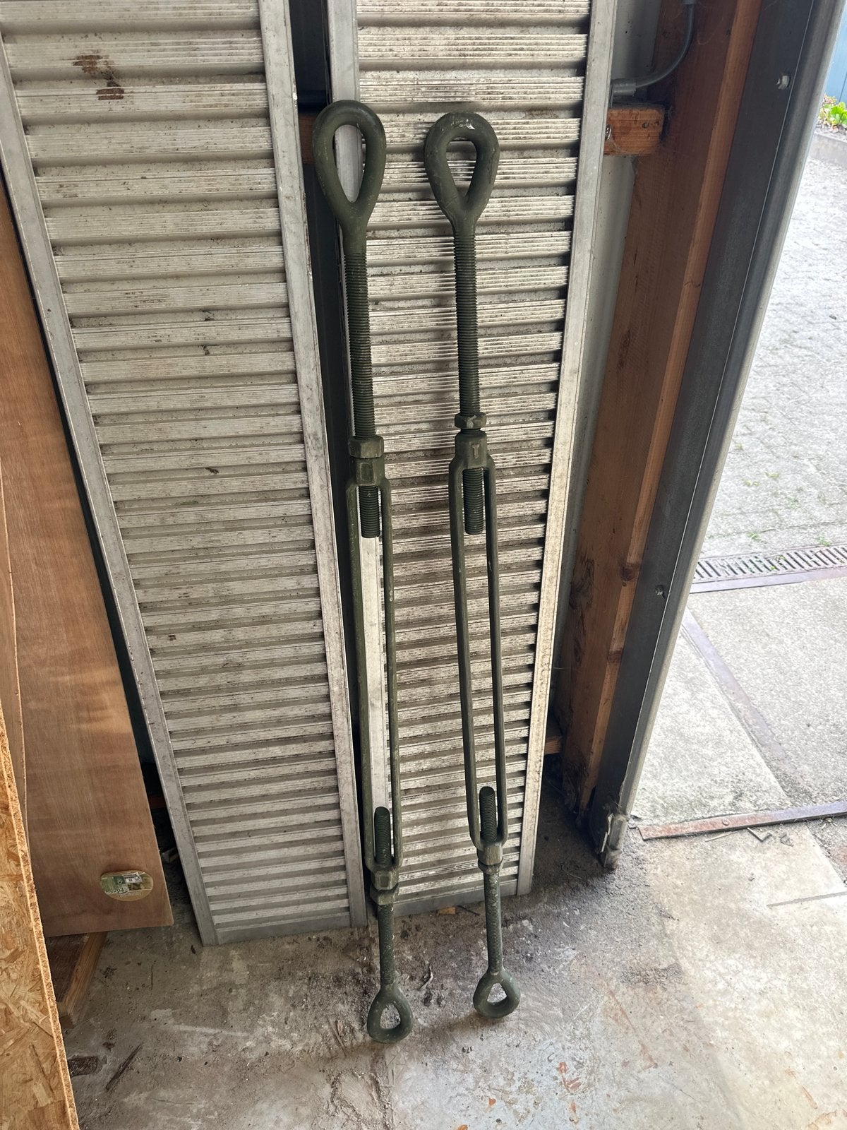 2x Spanschroef M25 Legergroen - 142cm lang, Doe-het-zelf en Verbouw, Ophalen, Gebruikt, 250 mm of meer, Overige typen