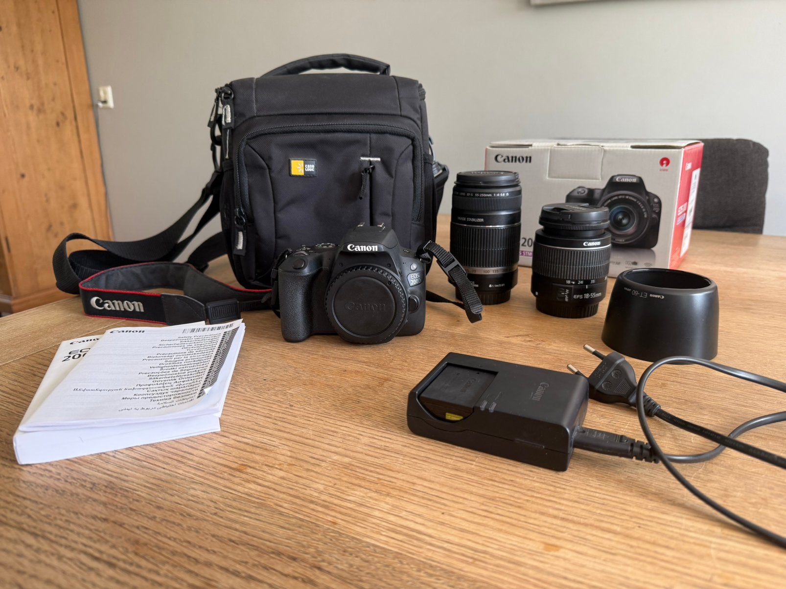Canon EOS 200D compleet + 2 lenzen | Slechts 6.500 clicks, Audio, Tv en Foto, Fotocamera's Digitaal, Zo goed als nieuw, Spiegelreflex