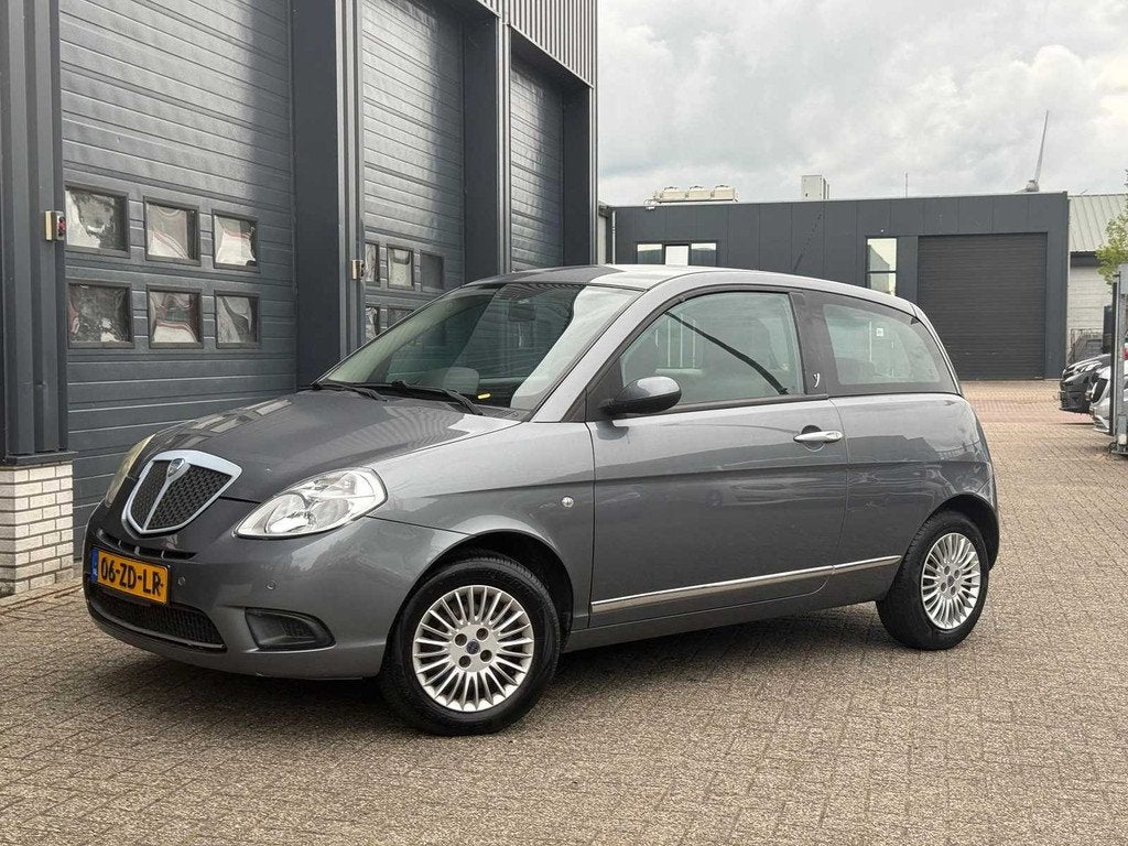 Lancia Ypsilon 1.2 Argento | 06-ZD-LR i, Auto's, Lancia, Voorwielaandrijving, Gebruikt, Origineel Nederlands, Bedrijf