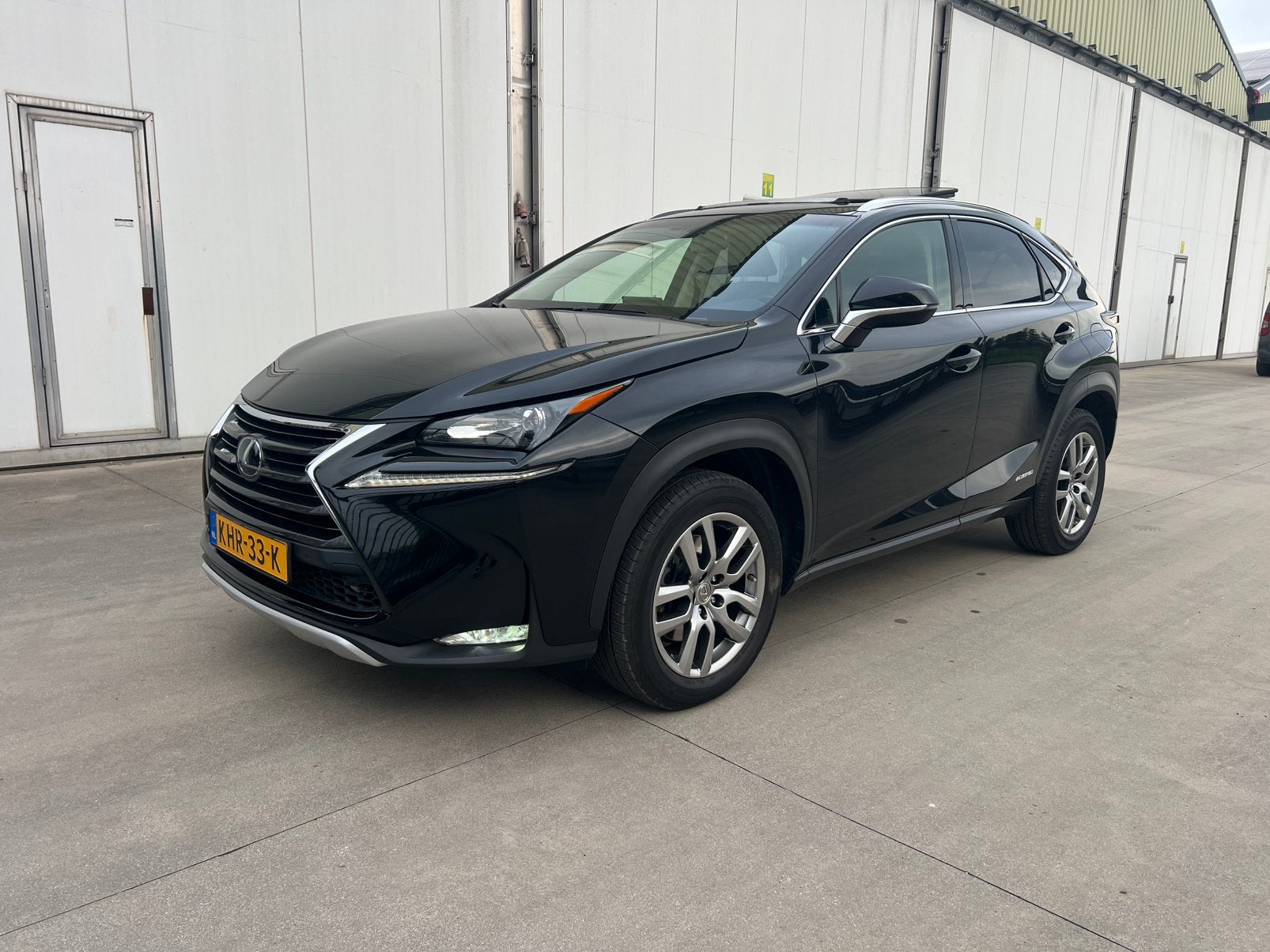 Lexus NX 300H 2.5 E-cvt AWD 2017 Zwart NWE APK, Auto's, Automaat, Achterwielaandrijving, Zwart, 2494 cc