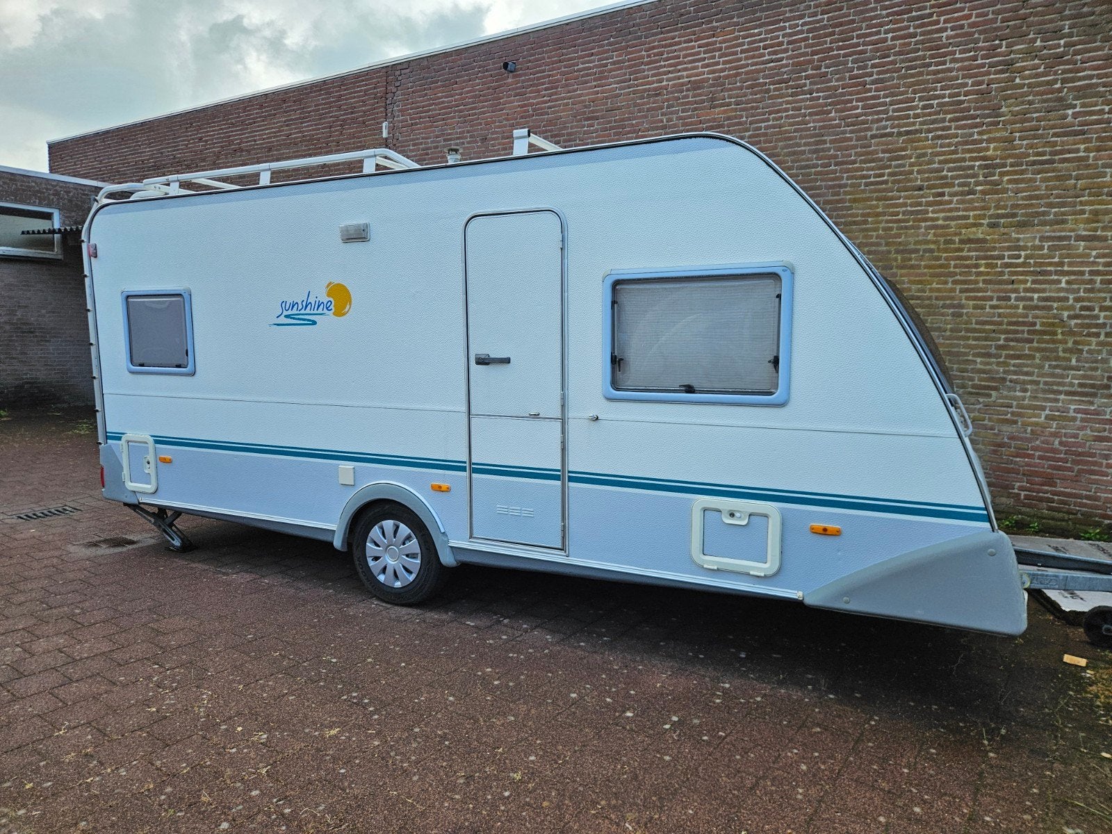 Eifelland Sunshine 495 met frans bed, in zeer goede staat!, Caravans en Kamperen, Caravans, Rondzit, Frans bed, 750 - 1000 kg