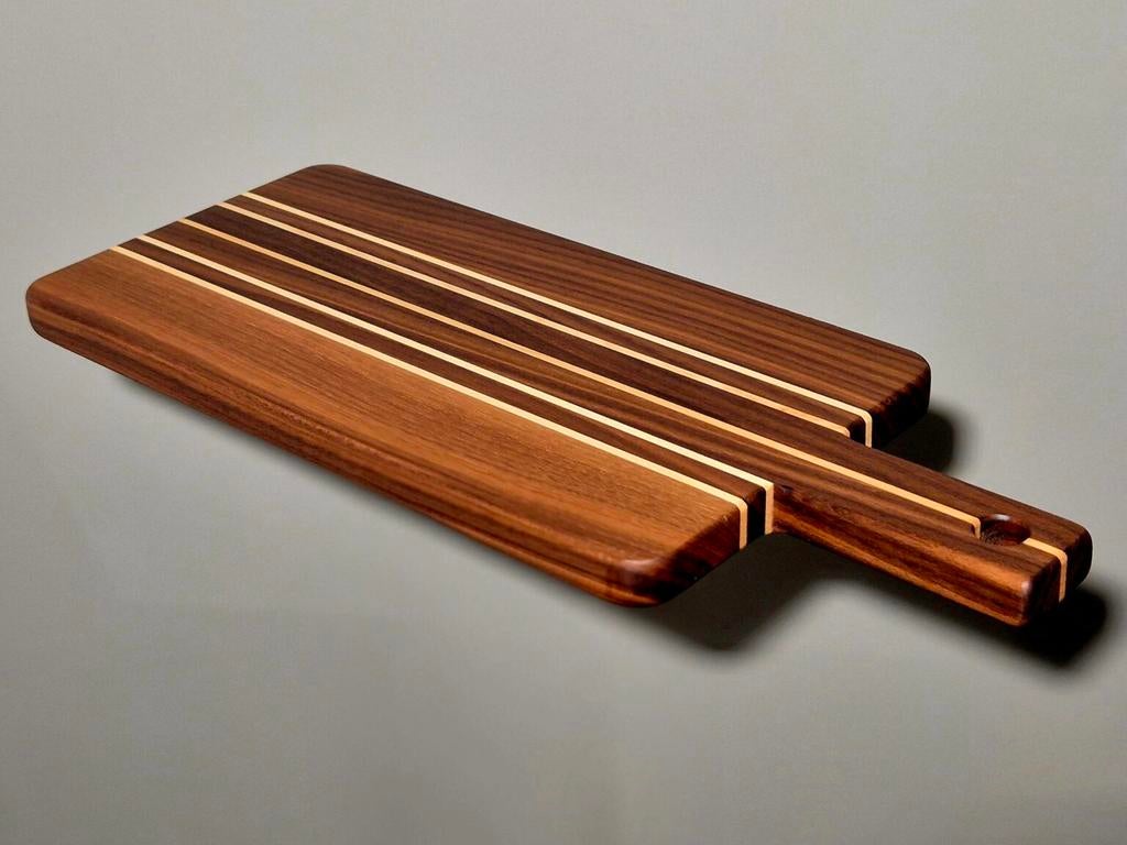 Luxe serveerplank van noten & esdoorn – handgemaakt, Hout, Snij-/serveerplank, Nieuw, Ophalen of Verzenden