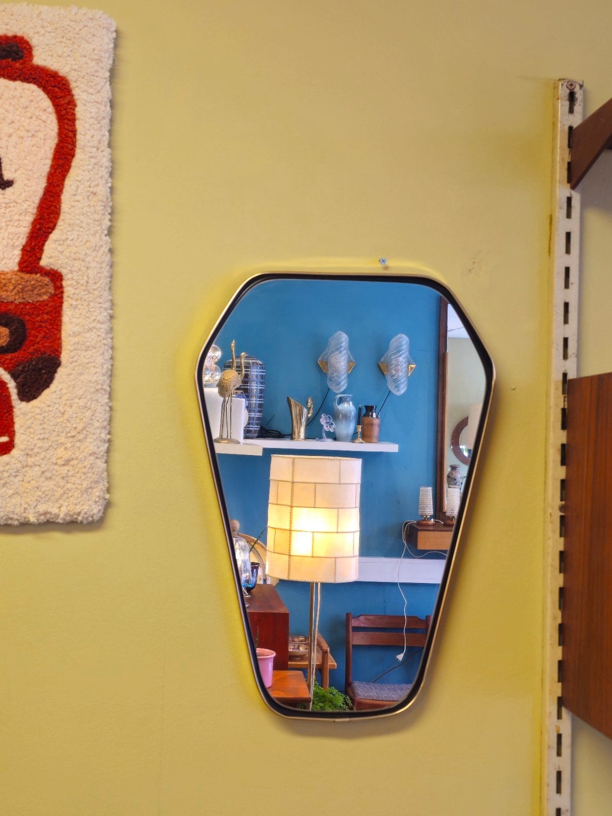 Vintage Trapezium Spiegel Wandspiegel Mirror Messing, Antiek en Kunst, Ophalen of Verzenden, Ovaal, Minder dan 50 cm