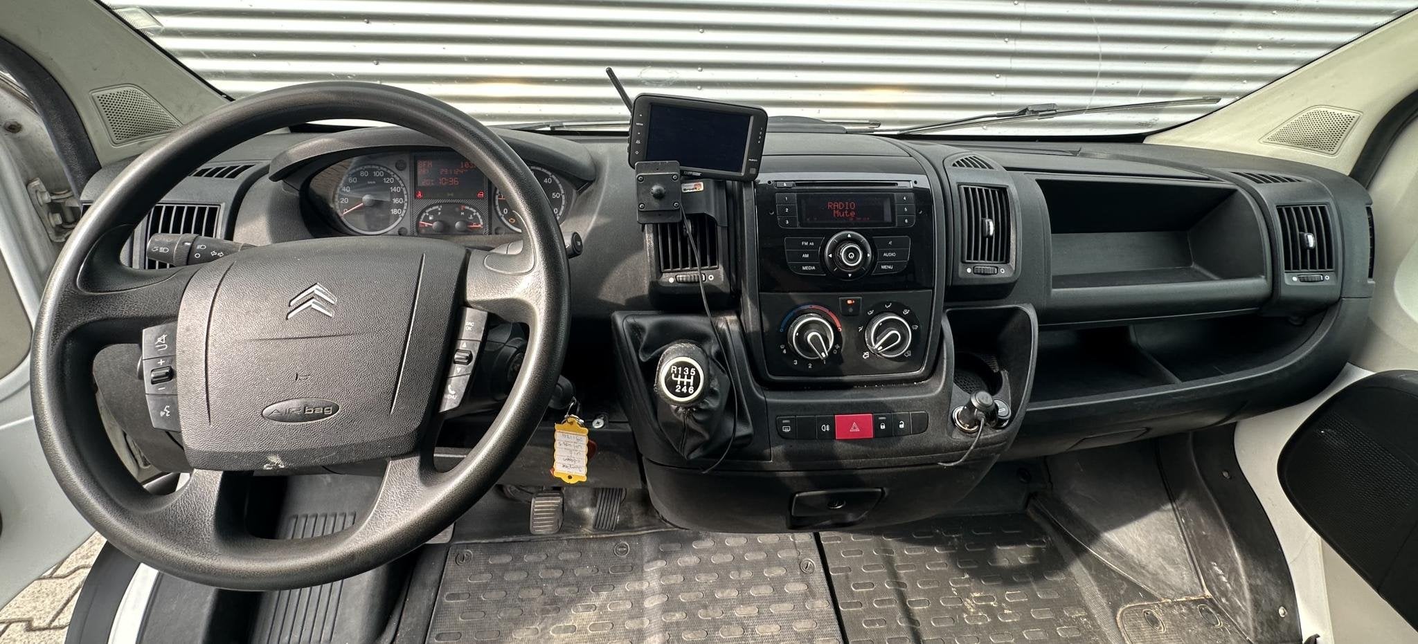 Citroen Jumper 35 2.2 HDI Bakwagen met laadklep Dhollandia, Auto's, Voorwielaandrijving, Euro 5, Stof, Gebruikt