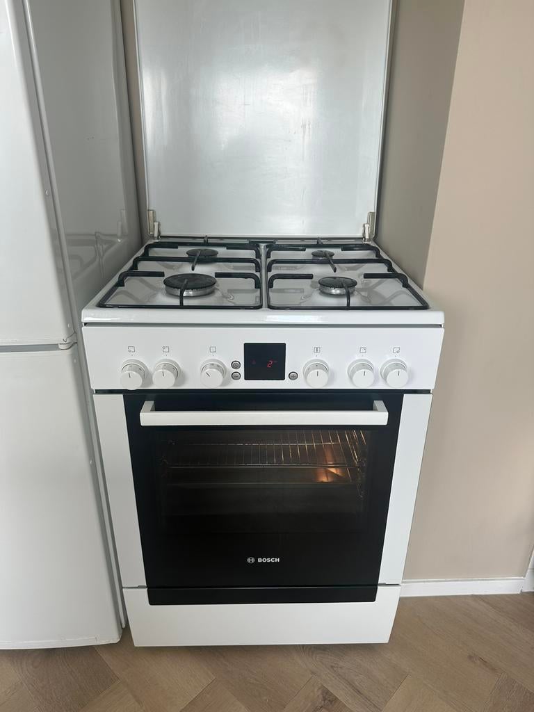 Bosch fornuis met oven, Witgoed en Apparatuur, Fornuizen, Zo goed als nieuw, Vrijstaand, Gas, 4 kookzones, 85 tot 90 cm, Ophalen