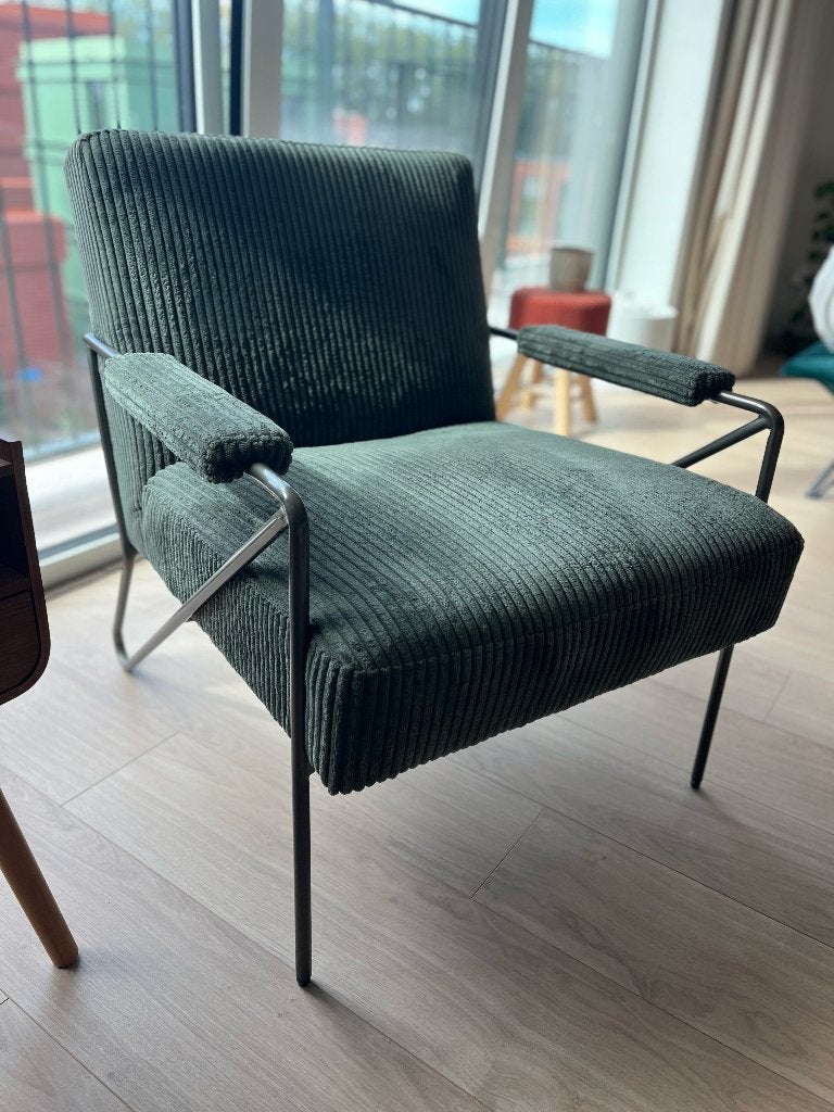 Groene corduroy fauteuil met metalen frame (SoHome), Ophalen, Modern, Industrieel, Minder dan 75 cm, Zo goed als nieuw