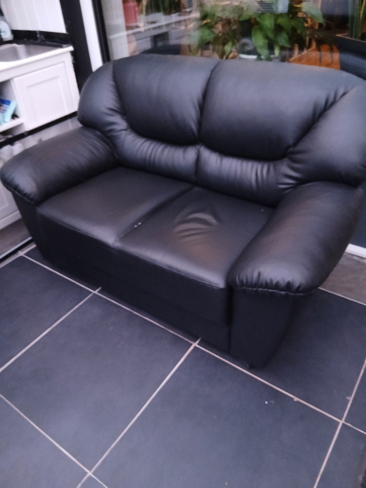 Gratis kleine 2-zitsbank in lederlook, Ophalen, Kunststof, Gebruikt, Tweepersoons