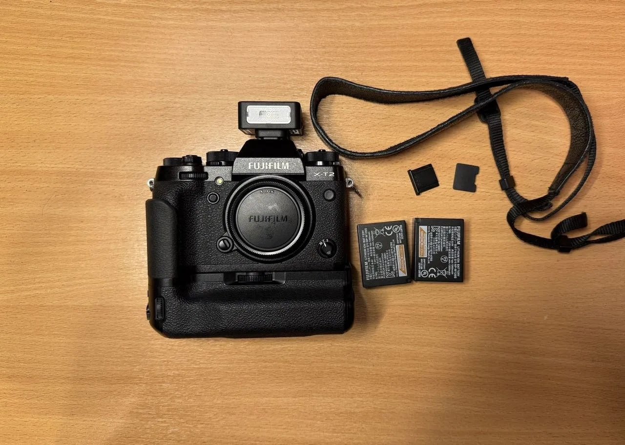 Fujifilm X-T2 + batterijgrip + flitser + 64 GB