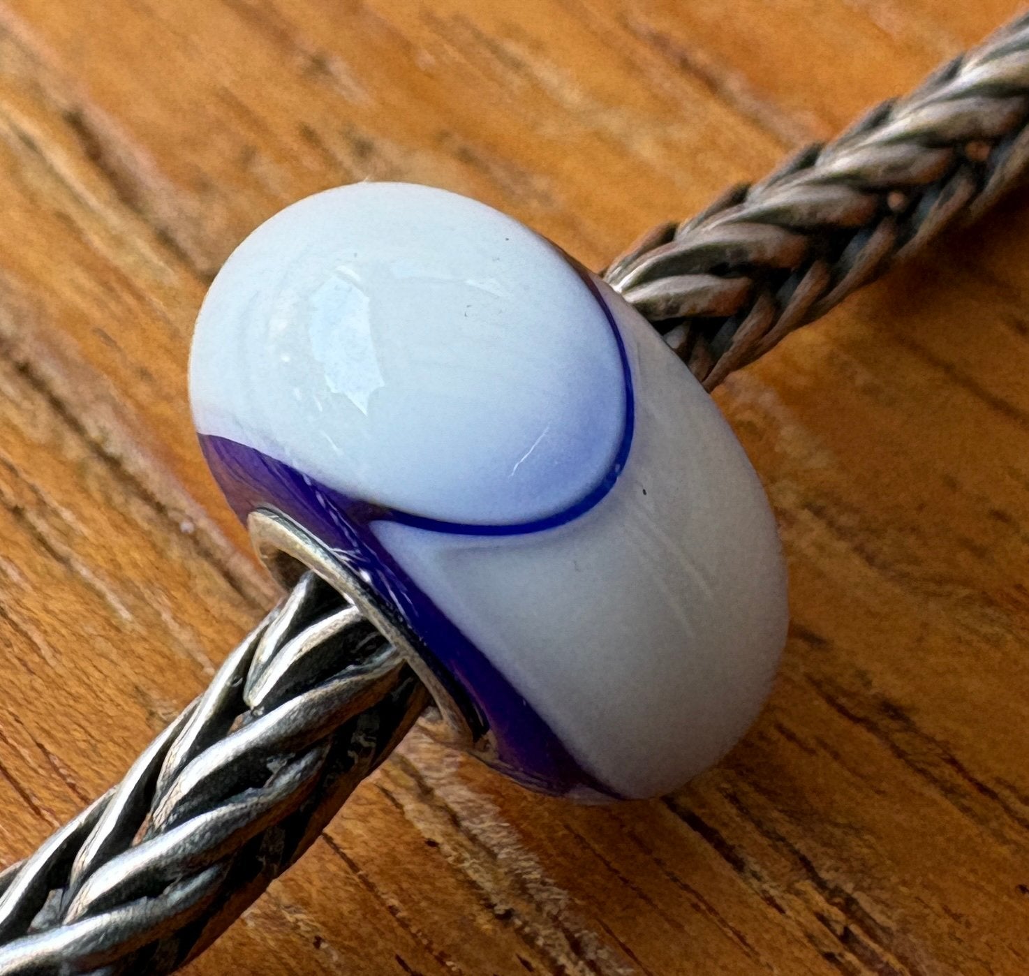 Trollbeads Retired Blauw Witte Gordeldier NIEUW, Sieraden, Tassen en Uiterlijk, Bedels, Verzenden, Nieuw, Glas of Kristal, Trollbeads