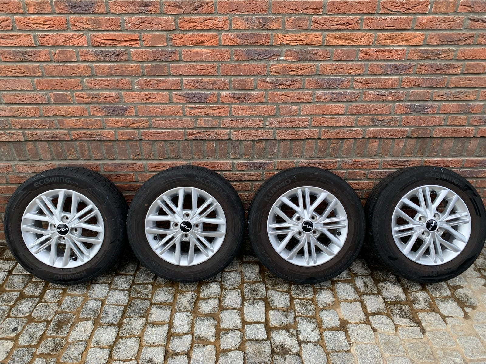 Kia Picanto 14 inch velgen met Kumho Ecowing ES01 banden, Ophalen, 14 inch, Gebruikt, 175 mm