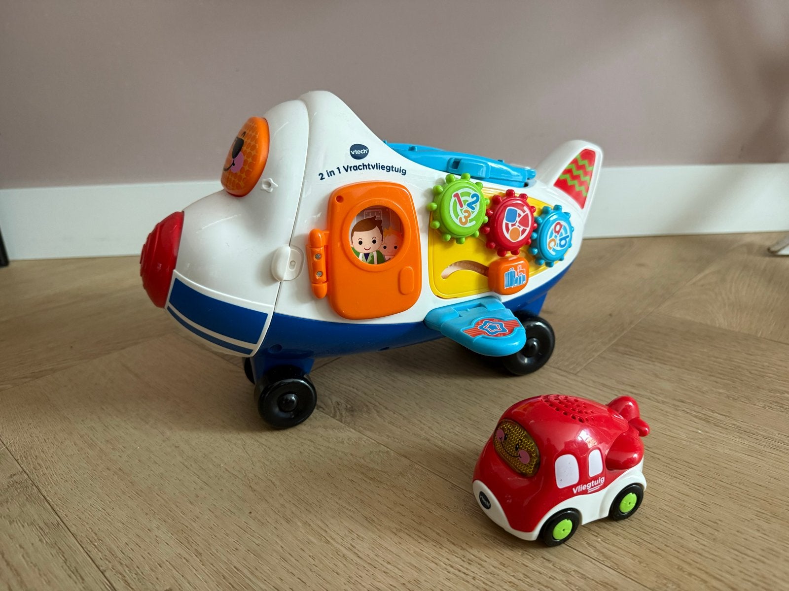 VTech 2-in-1 Vrachtvliegtuig met Auto, Kinderen en Baby's, Ophalen, Gebruikt, 2 tot 4 jaar