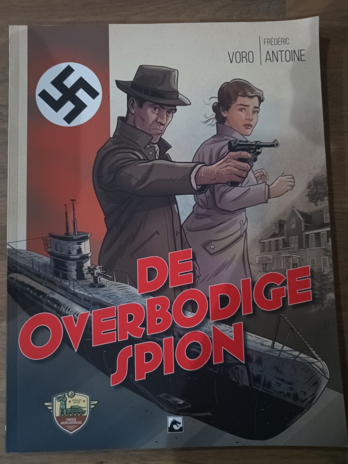 De Overbodige Spion - Stripboek WOII U-boot, Boeken, Stripboeken, Eén stripboek, Ophalen of Verzenden, Nieuw