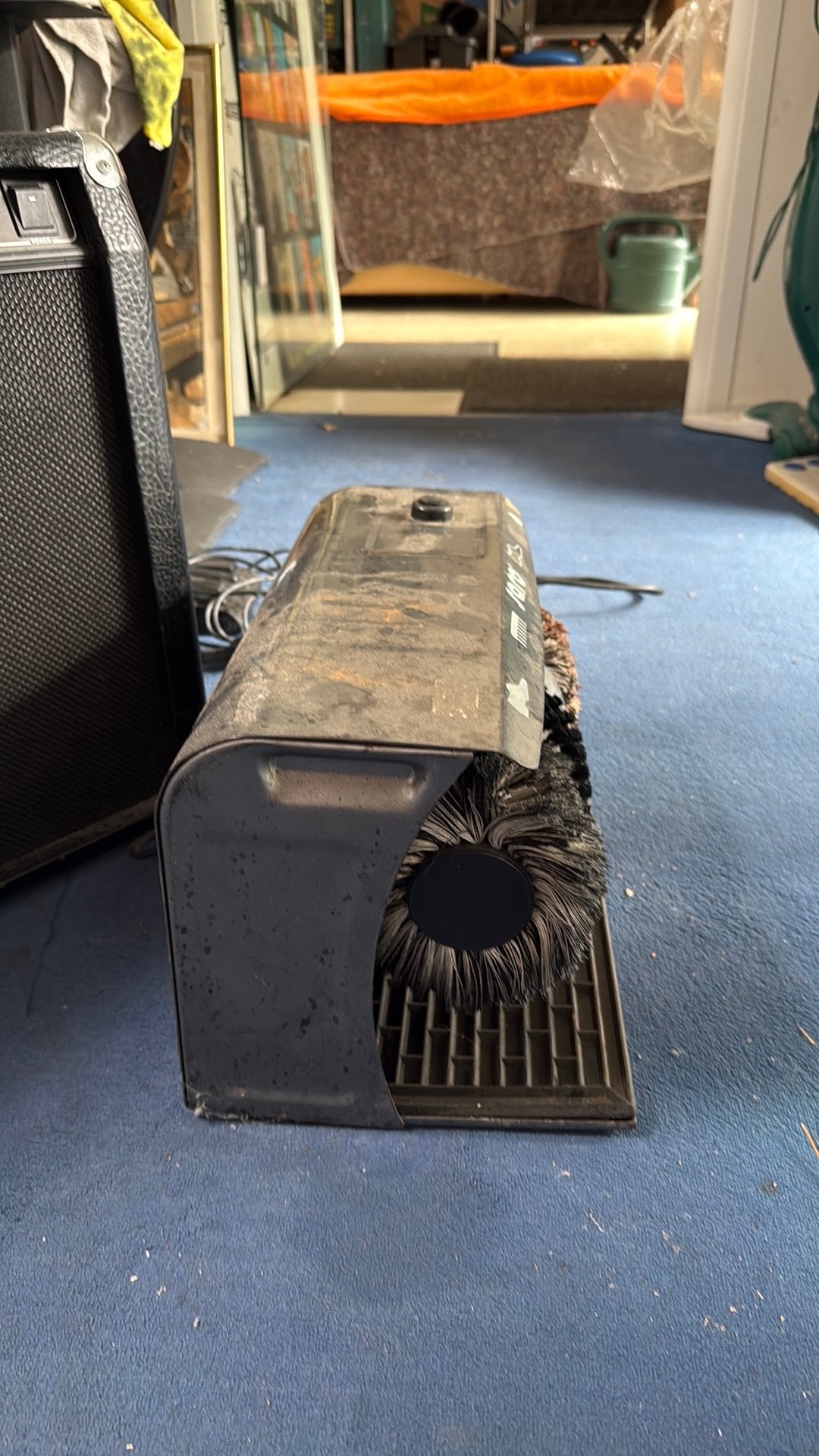 Schoenpoetsmachine. Polijstmachine, Ophalen
