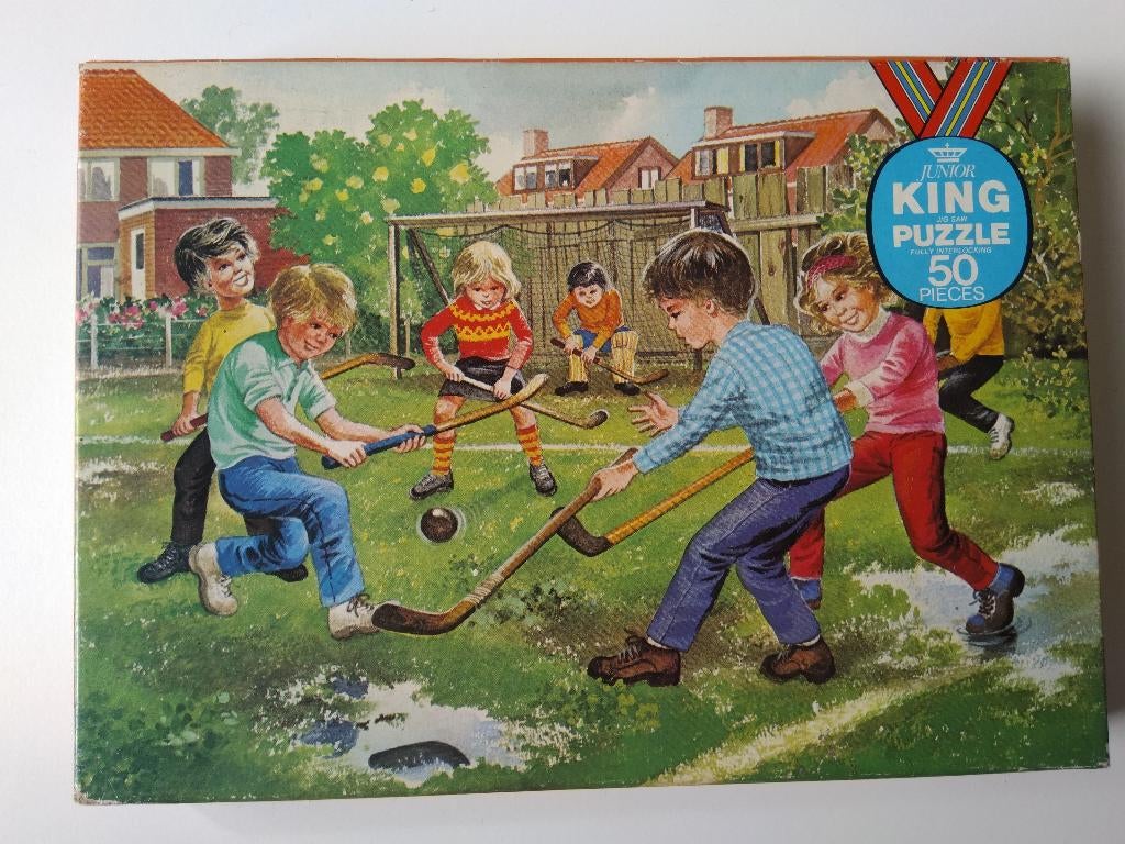 vintage puzzel 50 stukjes kinderen spelen hockey, Ophalen of Verzenden, 10 tot 50 stukjes, Zo goed als nieuw, 6 jaar of ouder