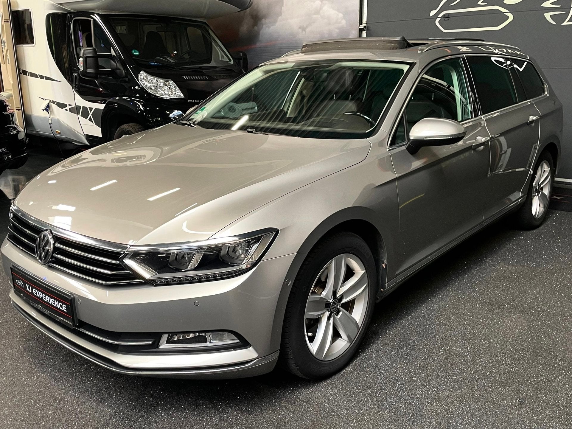 Volkswagen Passat Variant 1.6 TDI Connected Plus PANO HUD LE, Gebruikt, Euro 6, 4 cilinders, Diesel