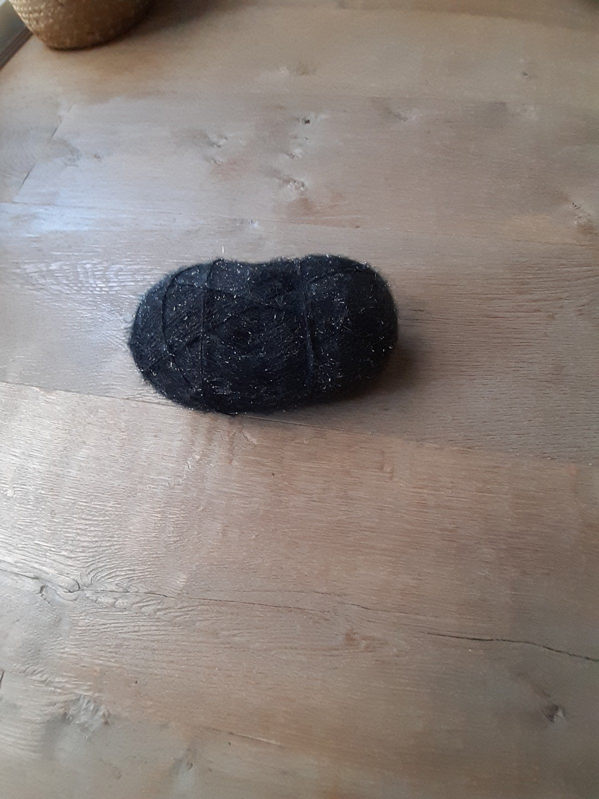 Te koop gevraagd..Zwarte  wol Stardust..1bol of wat restjes, Ophalen of Verzenden, Breien of Haken, Wol of Garen