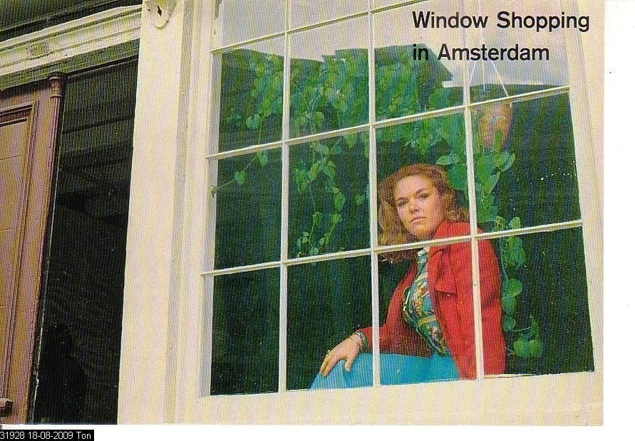 Ansichtkaart 	Amsterdam	Red Light District	Window shopping, Verzenden, 1960 tot 1980, Ongelopen, Noord-Holland