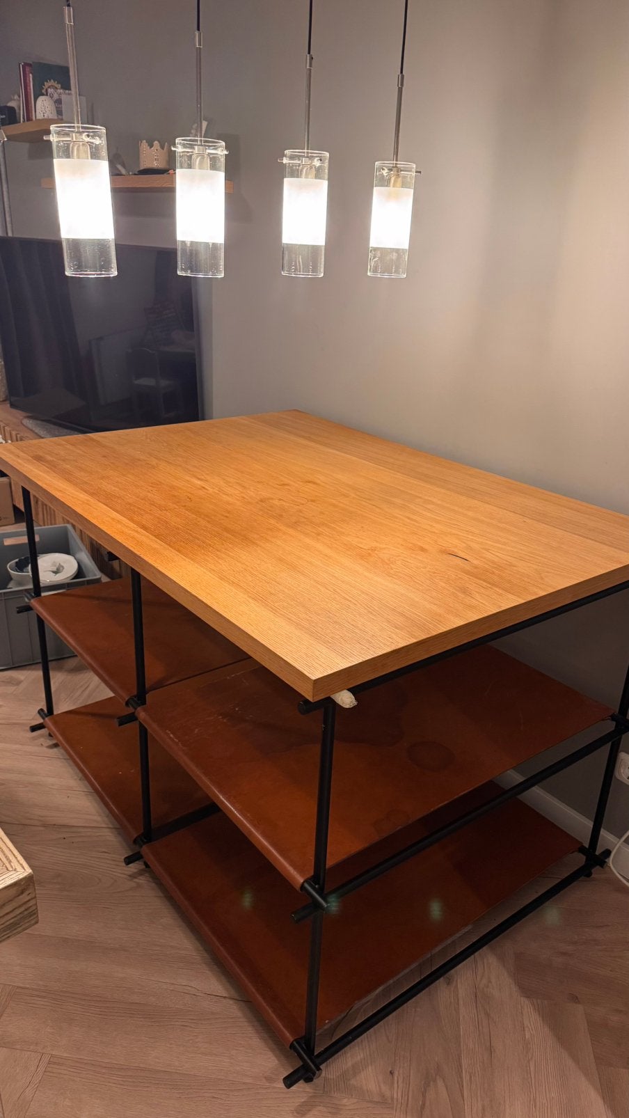 Stevig keukeneiland /werkbank / presentatietafel, Ophalen