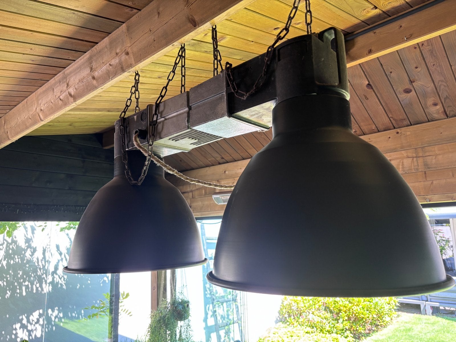 2 Industriële hanglampen Philips - Zwart metaal, Huis en Inrichting, Lampen | Hanglampen, Ophalen of Verzenden, Gebruikt, Metaal