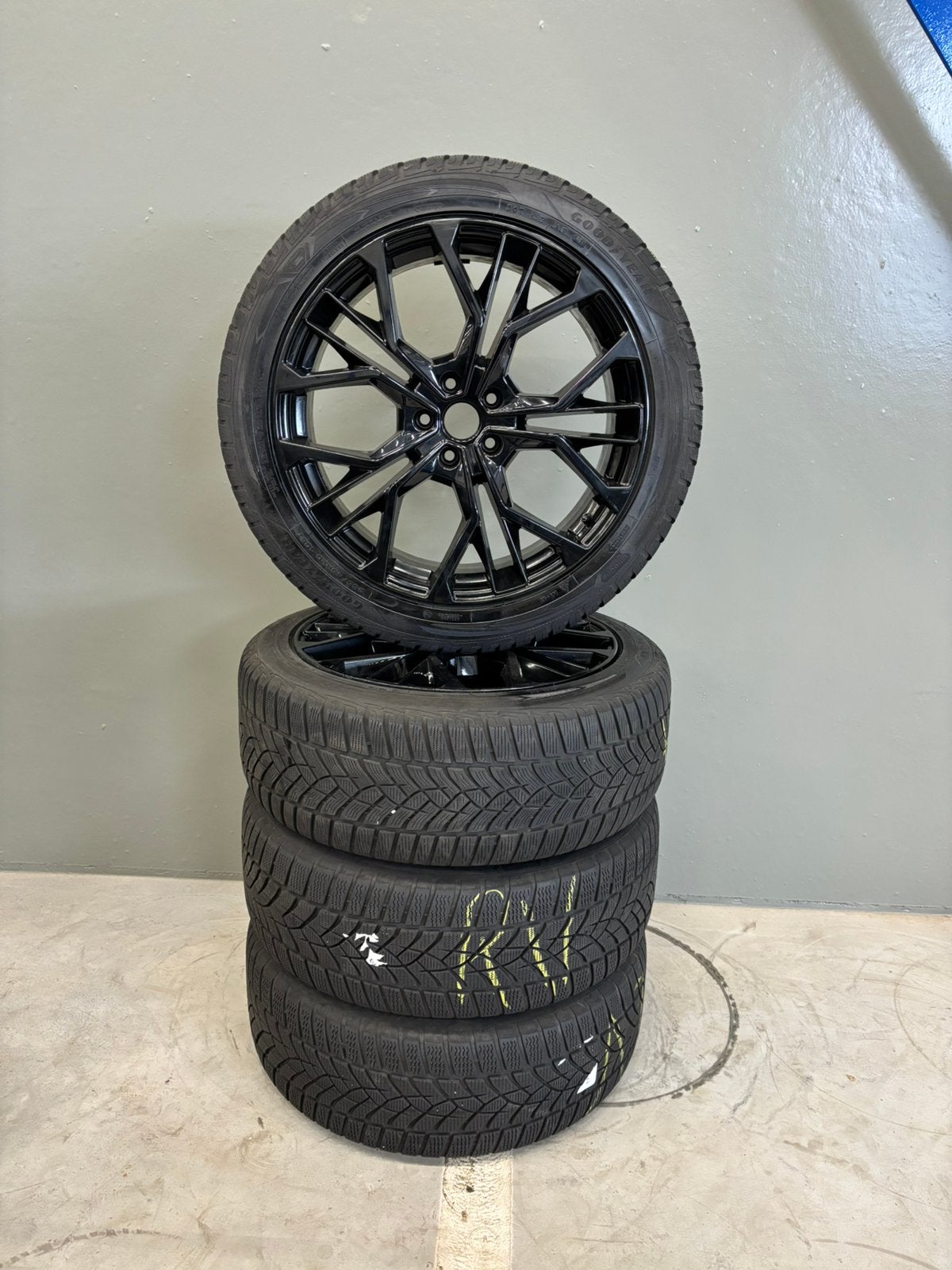 20 inch Audi Q4 breedset velgen met winterbanden!, Auto diversen, Ophalen
