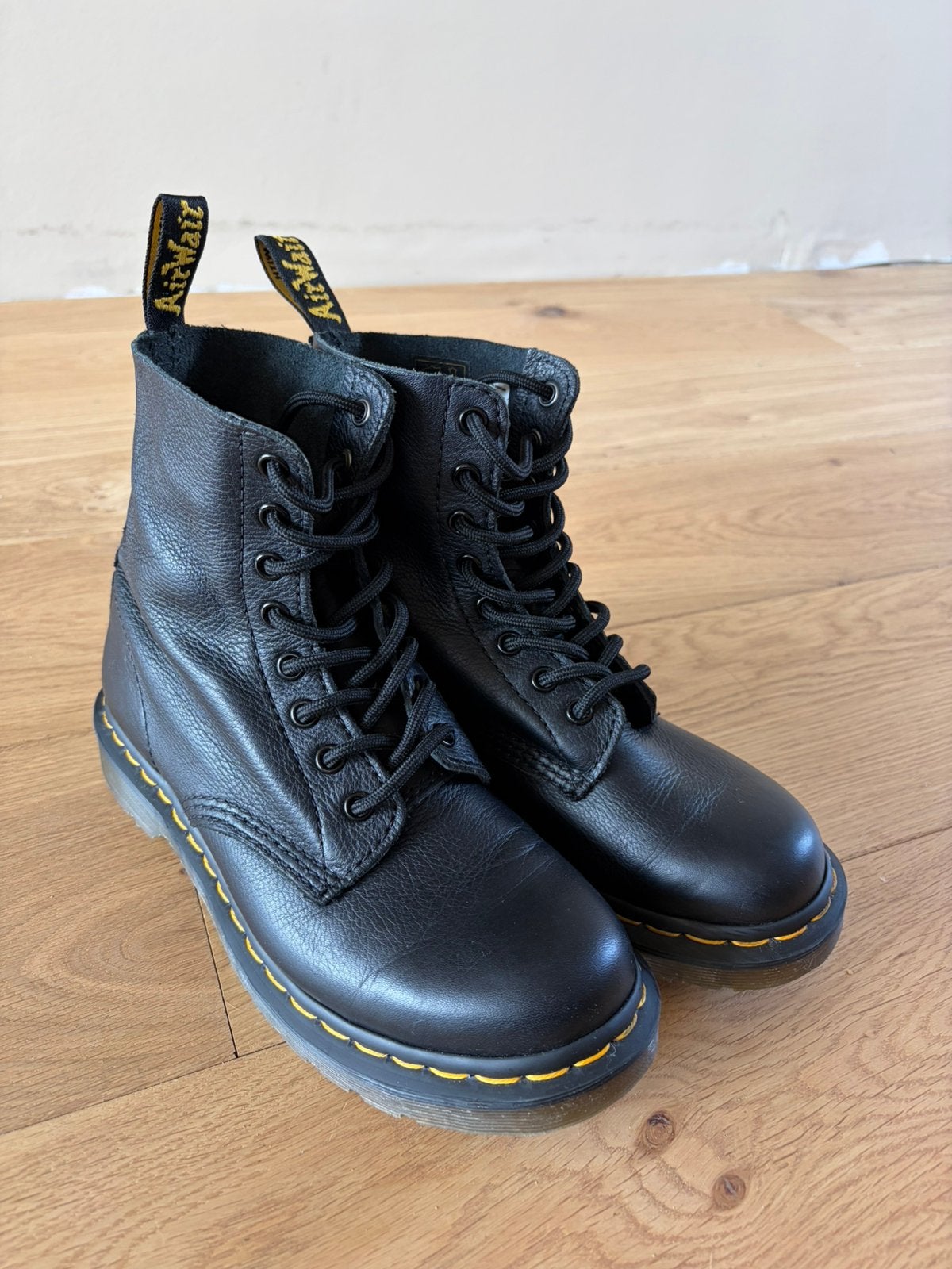 Dr. Martens 1460 Pascal soft leather black, Zwart, Lage of Enkellaarzen, Ophalen of Verzenden, Zo goed als nieuw
