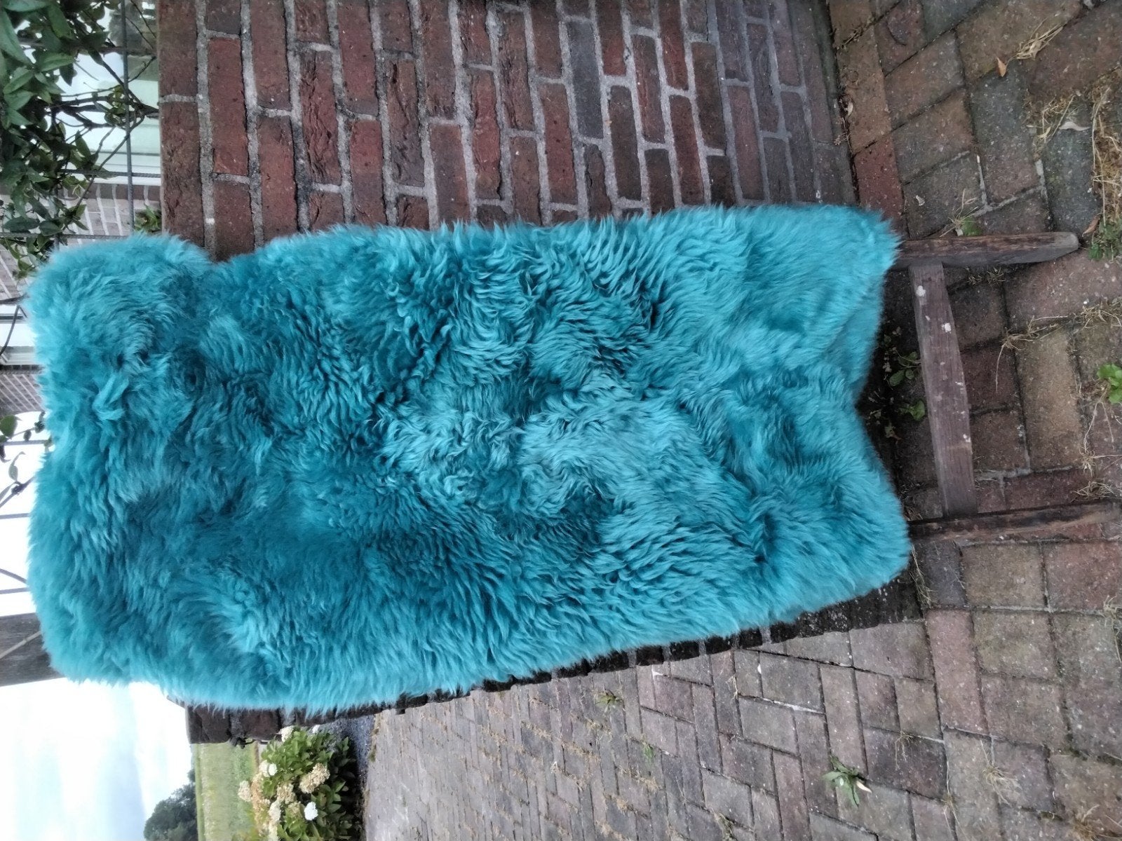 Turquoise schapenvacht kleed - Zacht en decoratief, 100 tot 150 cm, Modern, Scandinavisch, Blauw, Zo goed als nieuw