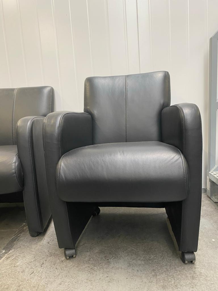 6 Zwarte imitatie leren stoelen met wielen, Ophalen, Kunststof, Gebruikt, Zwart