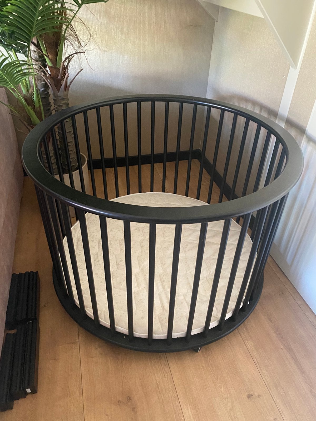 Zwarte box rond, Kinderen en Baby's, Ophalen, Zo goed als nieuw