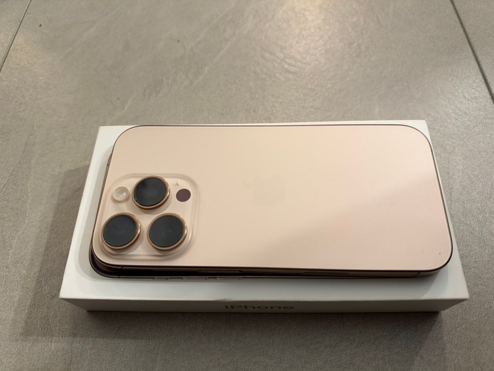 Foto 2 van Apple Iphone 16 pro 256GB