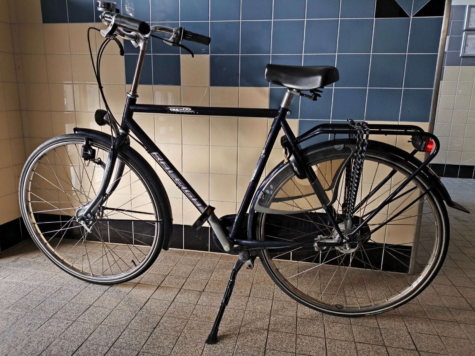 Raleigh Strike City herenfiets 3 versnellingen 28 inch 57cm, Fietsen en Brommers, Versnellingen, Zo goed als nieuw, 57 tot 61 cm