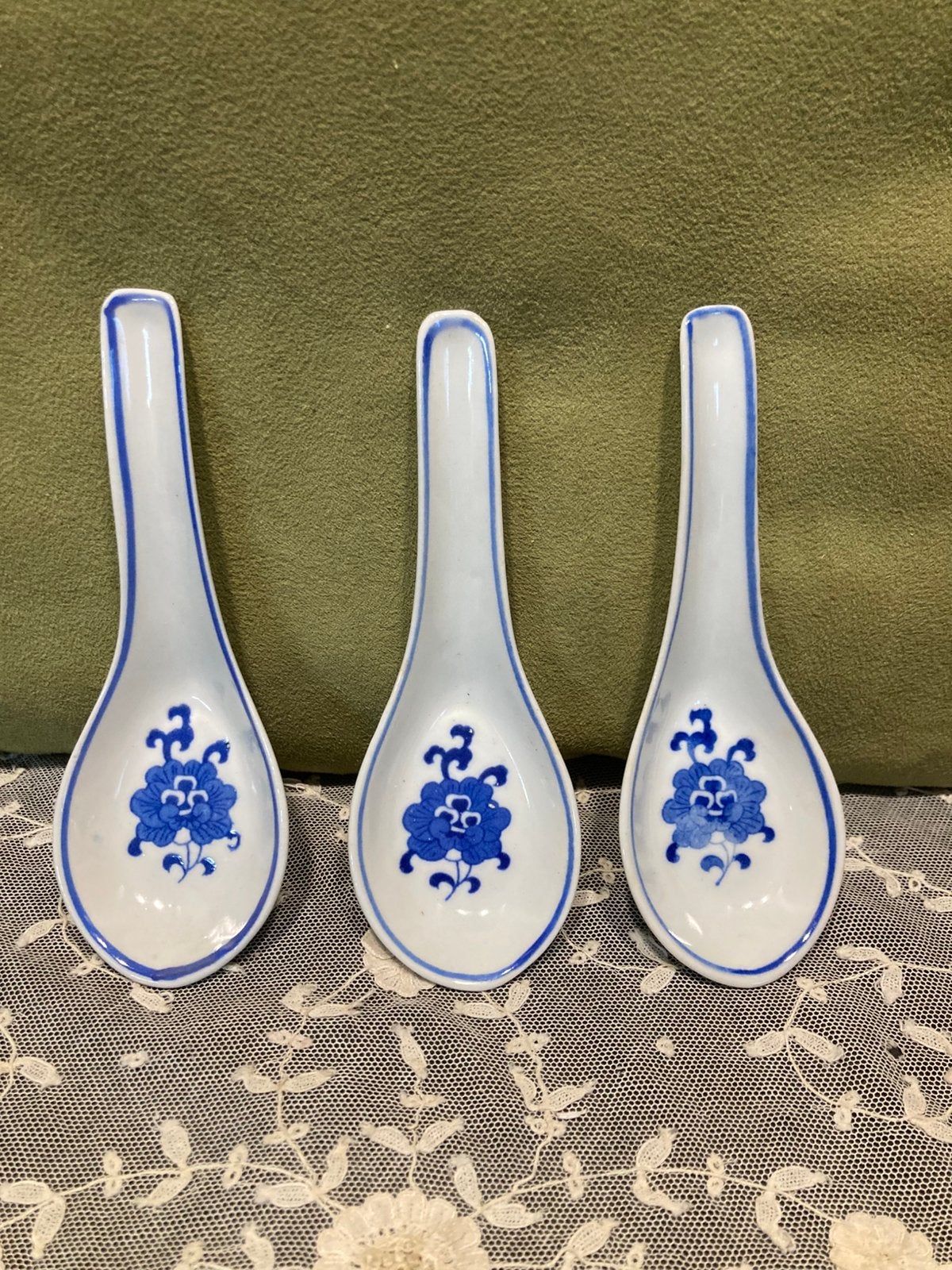 3 Chinese rijst lepels met blauwe bloem (020525), Overige typen, Ophalen of Verzenden, Zo goed als nieuw, Overige stijlen