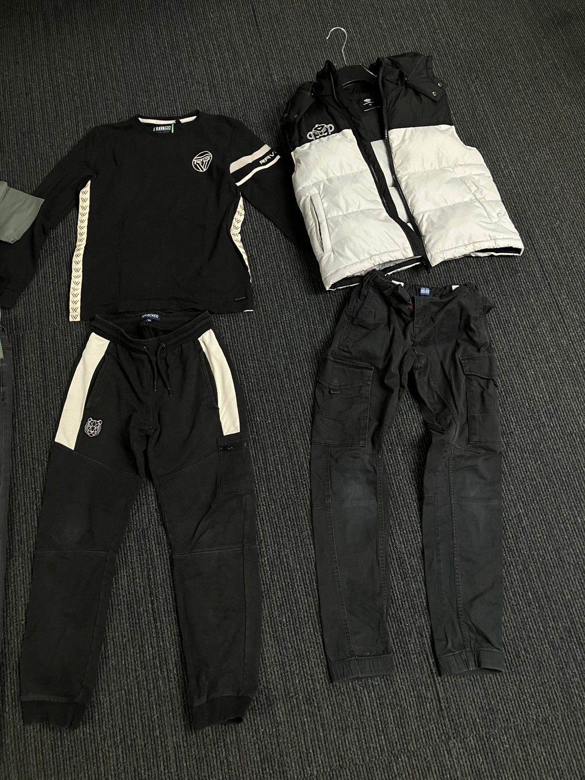 Kleding jongen maat 152 met o.a. Black Bananas bodywarmer, Kinderen en Baby's, Kinderkleding | Maat 152, Ophalen, Zo goed als nieuw