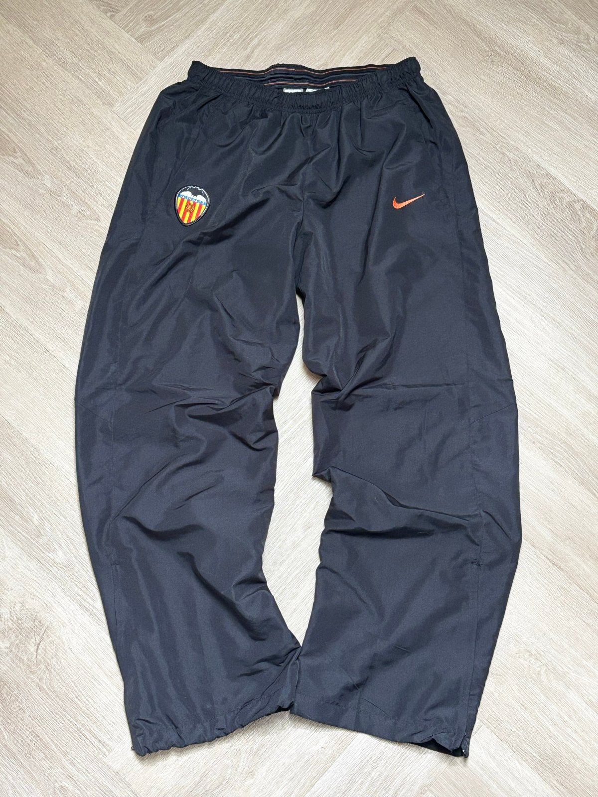 Nike Valencia CF Trainingsbroek Zwart - Windbreaker, Kleding | Heren, Maat 52/54 (L), Zwart, Ophalen of Verzenden, Zo goed als nieuw