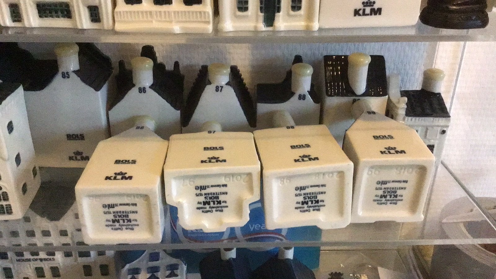 Alle klm huisjes1t/m106 gevuld met jaartal en mooi zegel, Verzamelen, KLM Huisjes, Ophalen, Zo goed als nieuw, Gevuld