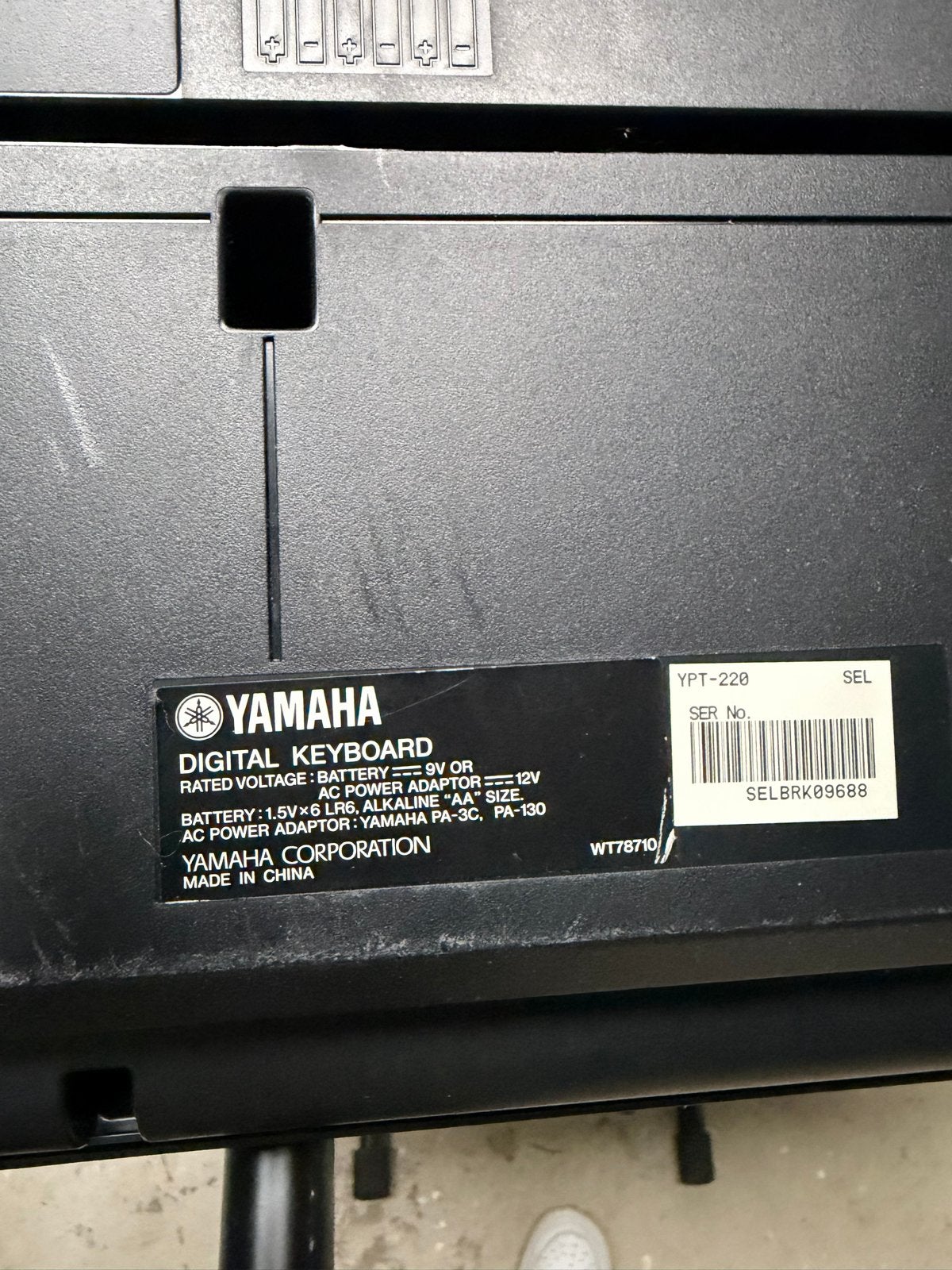 Yamaha YPT-220 Keyboard met standaard, lessenaar en adapter, Yamaha, Ophalen of Verzenden, Met standaard, 61 toetsen