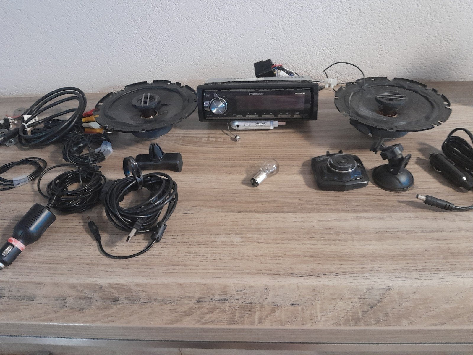 Auto radio   merk pioneer is orde  met   toebehoren, Auto diversen, Ophalen of Verzenden