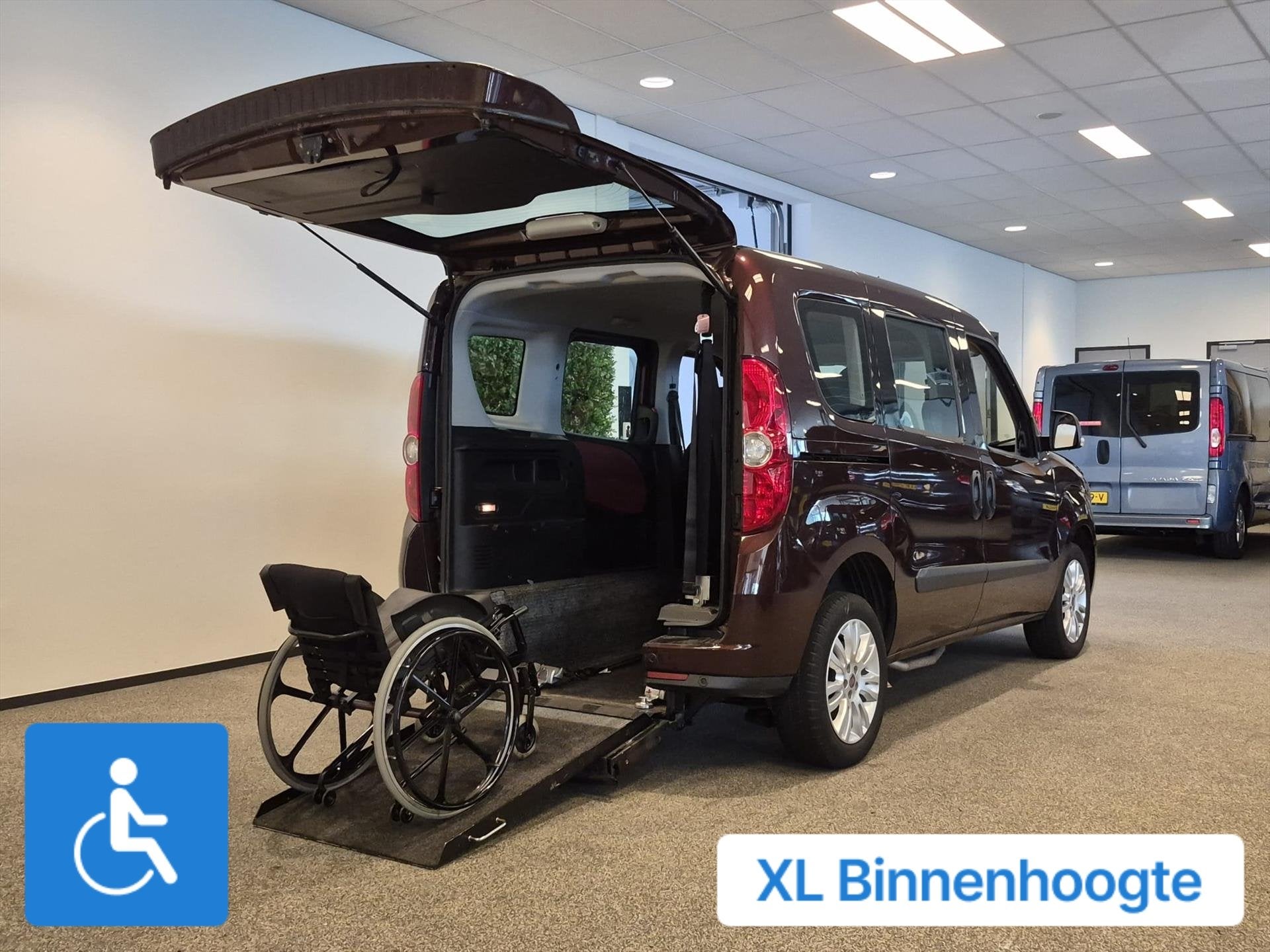Fiat Doblo Rolstoelauto XXL-Ombouw 160cm binnenhoogte rolsto, Voorwielaandrijving, Stof, Gebruikt, Bedrijf