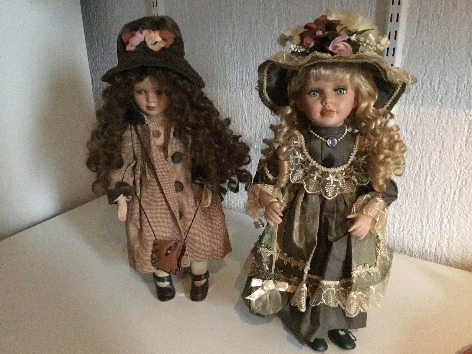 Twee prachtige vintage porseleinen poppen, Ophalen of Verzenden, Zo goed als nieuw, Pop