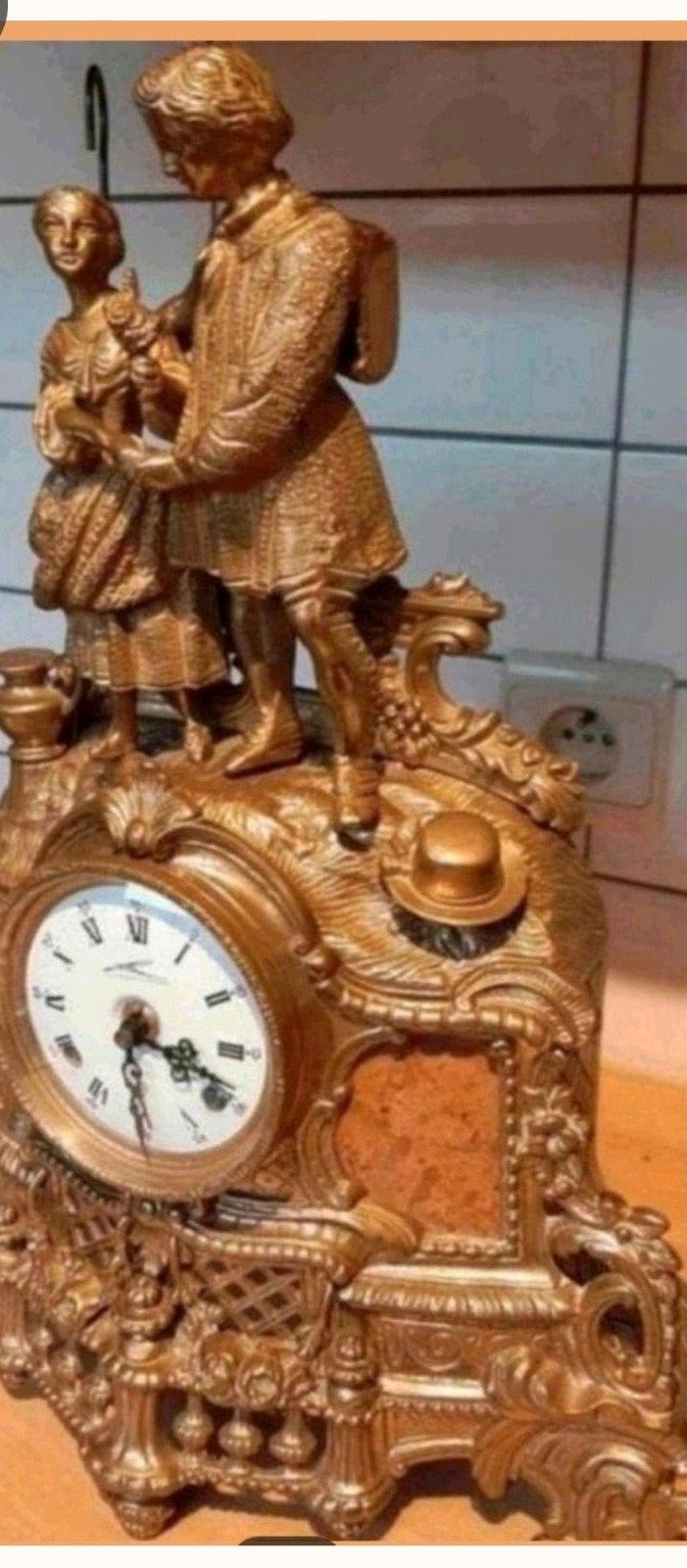 Antieke Bronzen klok gesigneerd
Werkende staat @@ met Sleute, Ophalen of Verzenden