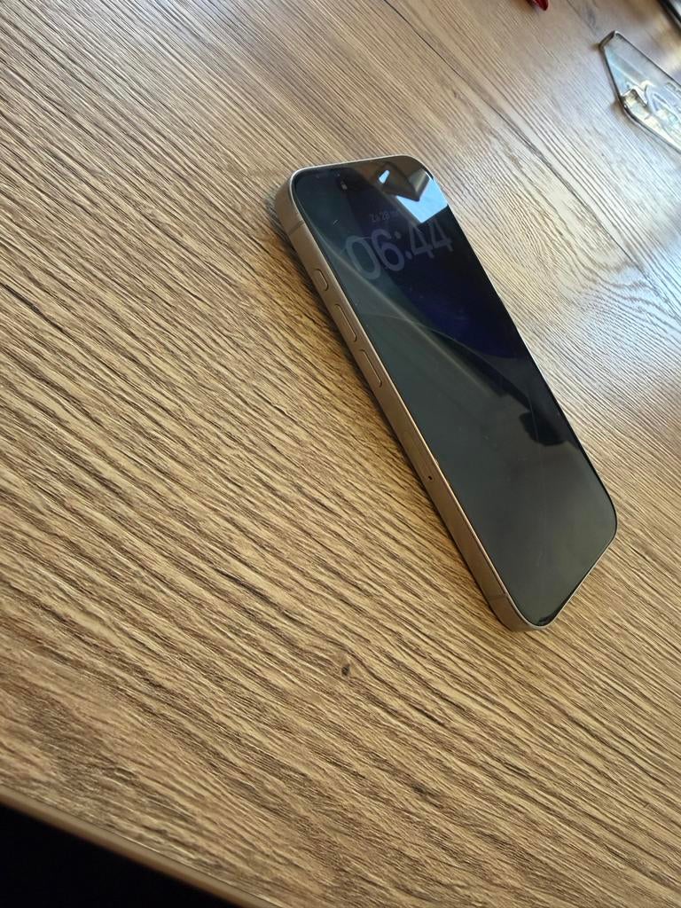 iPhone 15 Pro Wit Titanium, Telecommunicatie, Mobiele telefoons | Apple iPhone, Ophalen, 86 %, Wit, Zonder simlock