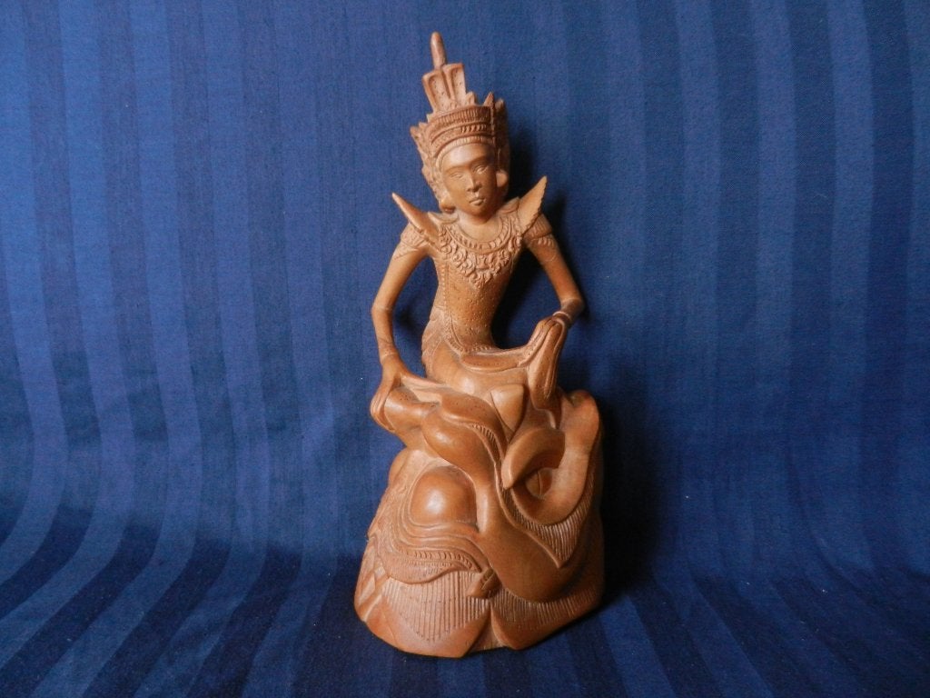 Fraai houten snijwerk Zittende vrouw Bali Indonesie h. 27,9, Ophalen of Verzenden, Handgemaakt, 20 - 50 cm, Beeld