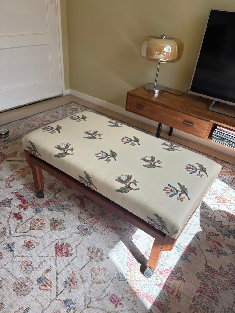 Voetenbank/hocker, Huis en Inrichting, Ophalen, Zo goed als nieuw, Rechthoekig, 50 tot 75 cm