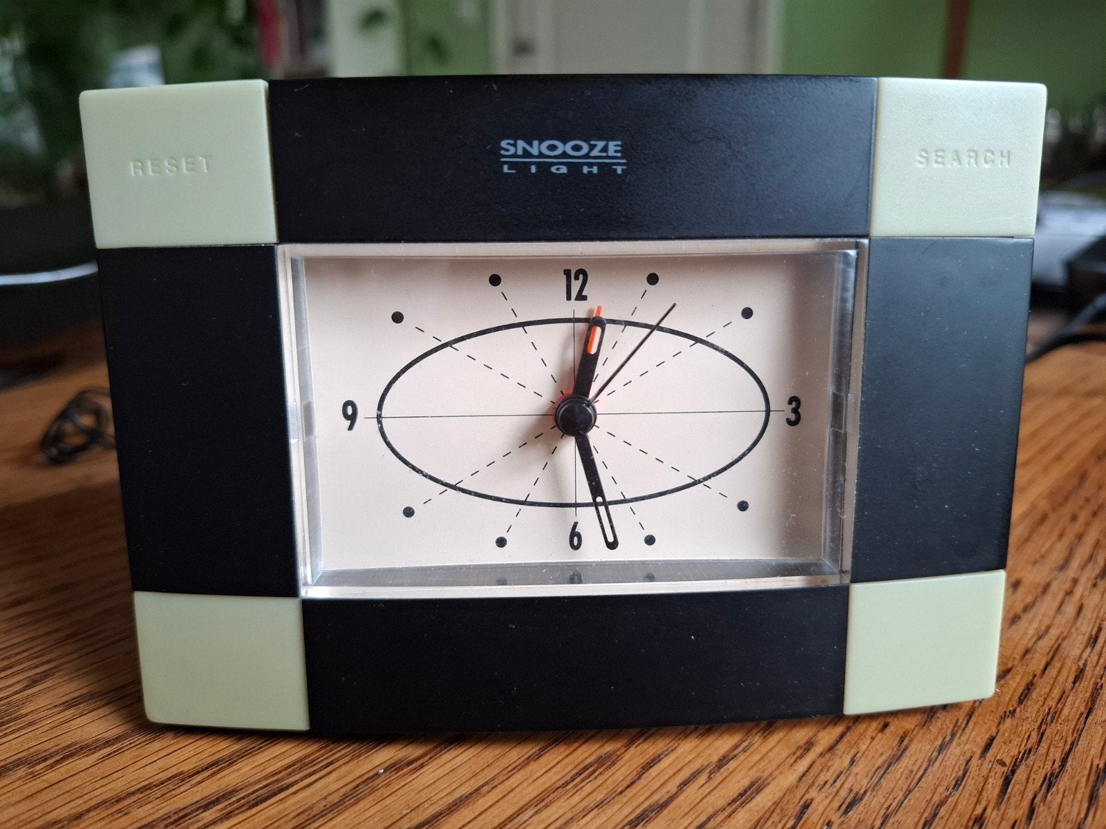 Akamita CLR 920 FM Radio Wekker met Analoge Klok, Witgoed en Apparatuur, Wekkers, Ophalen of Verzenden, Gebruikt, Analoog